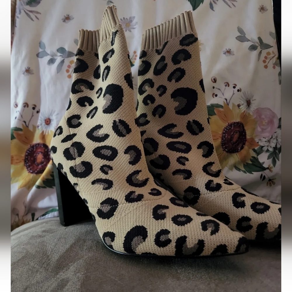 Chines Laundry cheetah booties 8.5